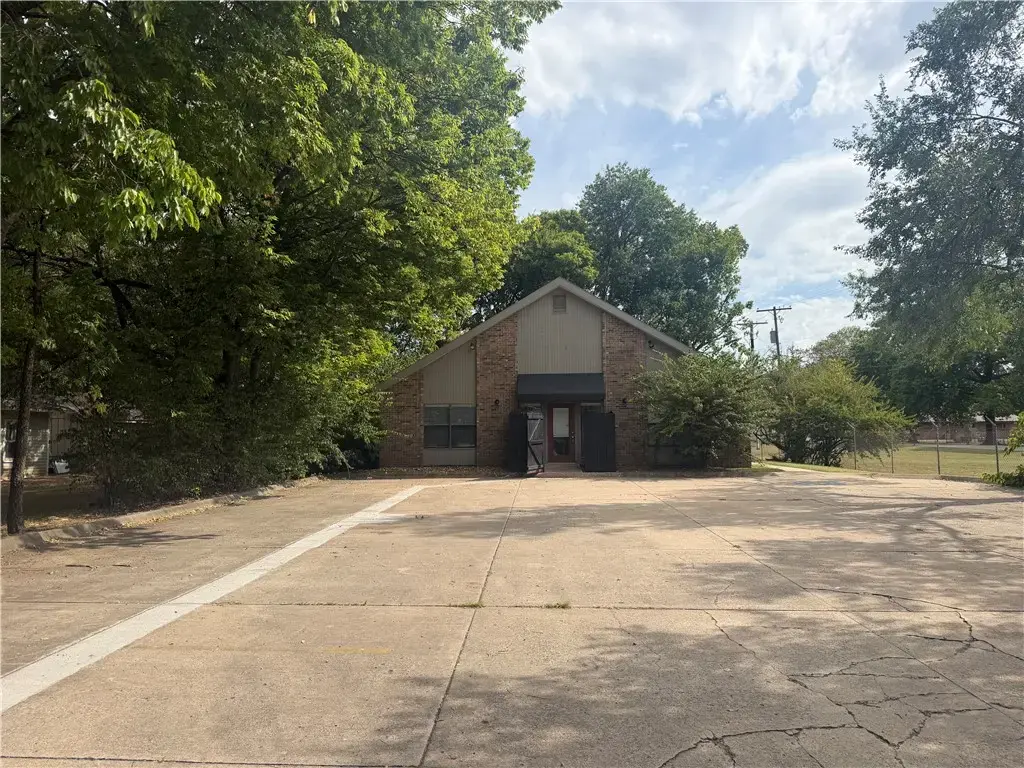 27 W Township Street, Fayetteville