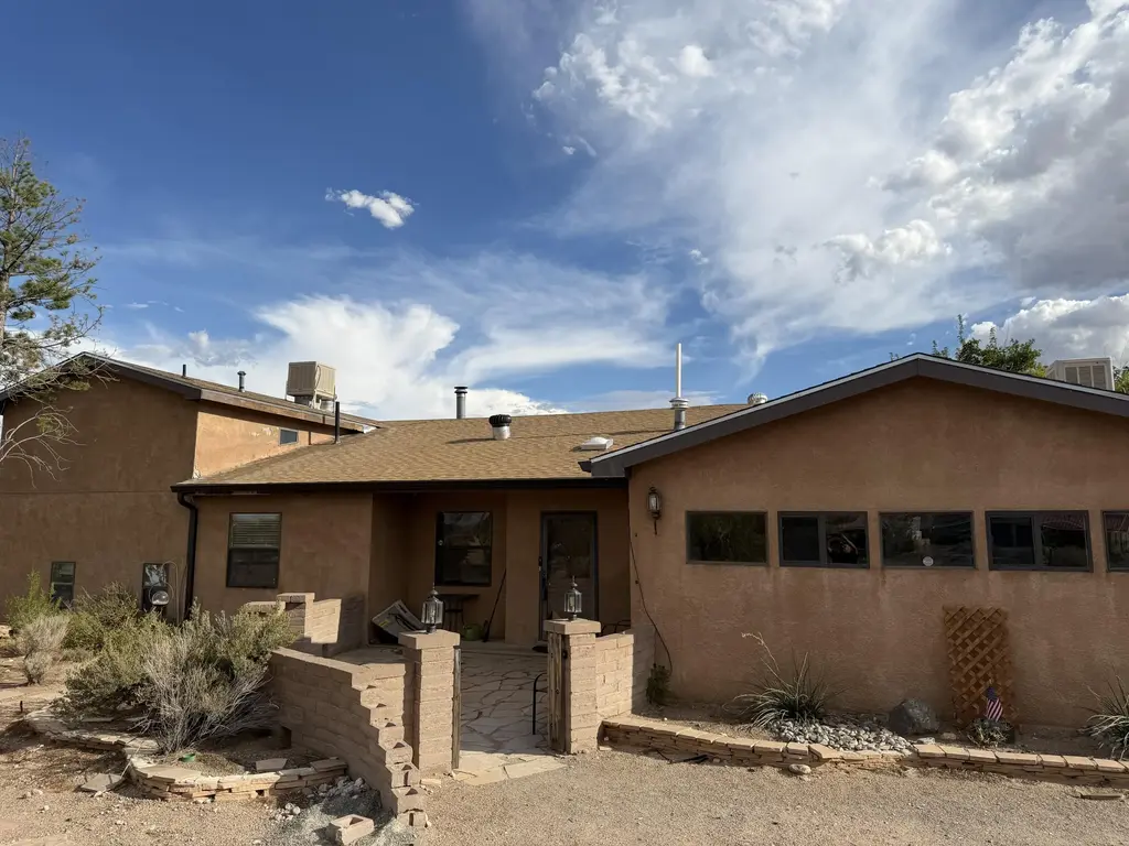 675 Camino Arco Iris, Corrales
