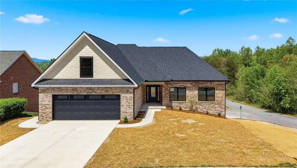 426 Huntington Woods St Se, Lenoir