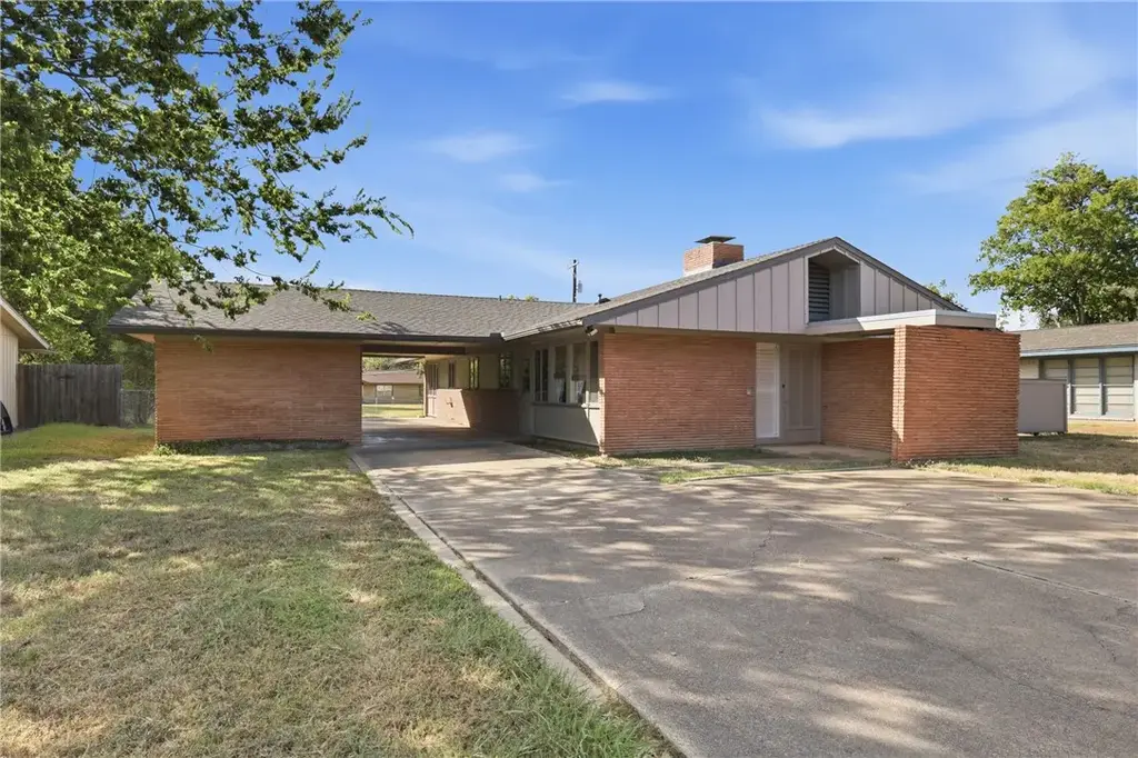 512 Helena Street, Bryan