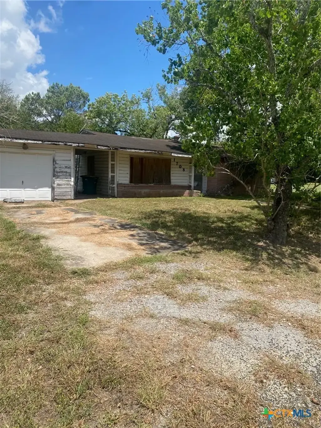 1708 Pleasant Green Drive, Victoria