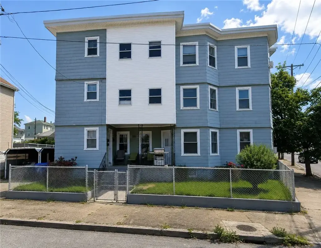 868 Main St, Pawtucket