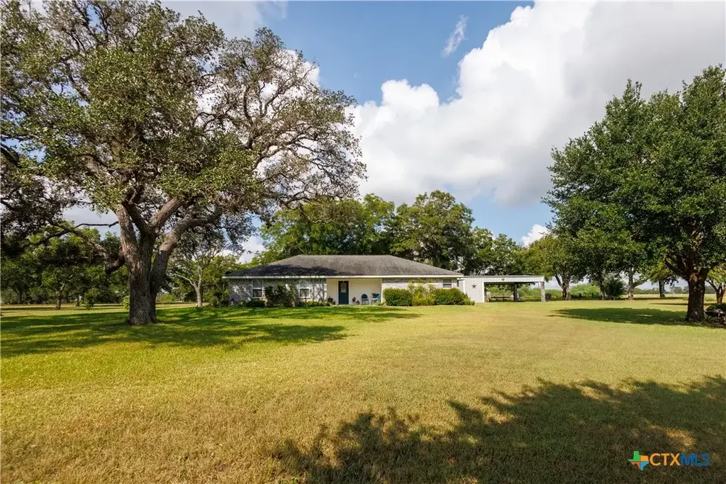 4945 Fm 531, Yoakum