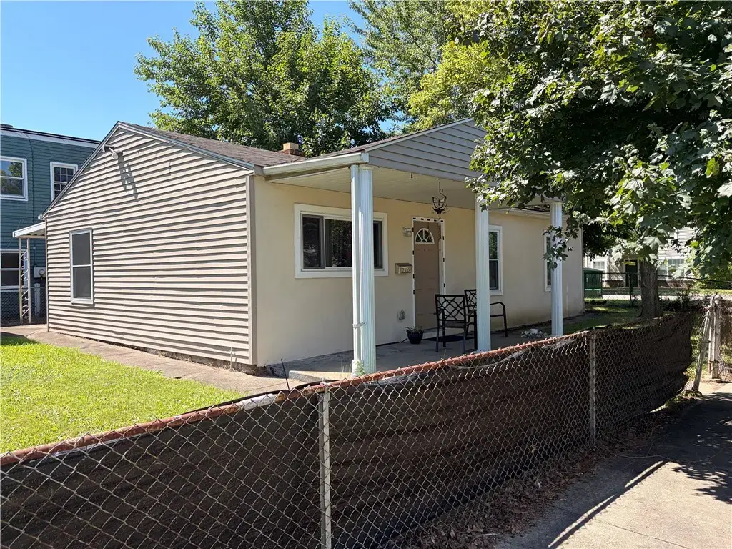 216 Halcomb Avenue , Clairton