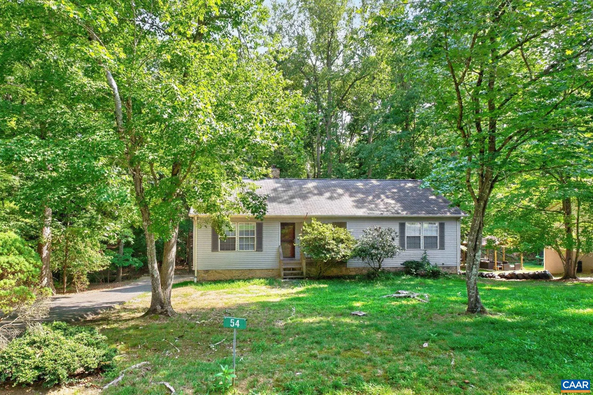 54 Woodlawn Dr, Palmyra