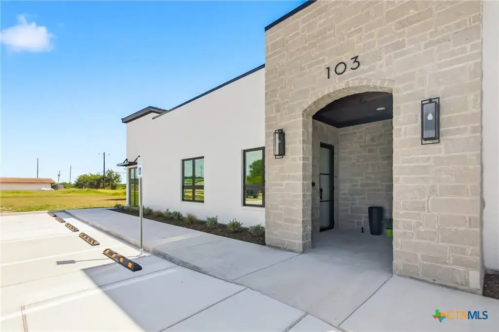 103 Northpark Dr., Victoria