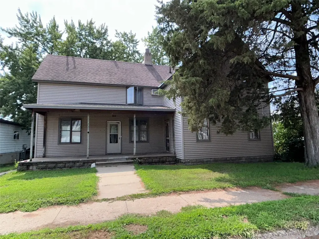 107 N Main Street, Cochrane