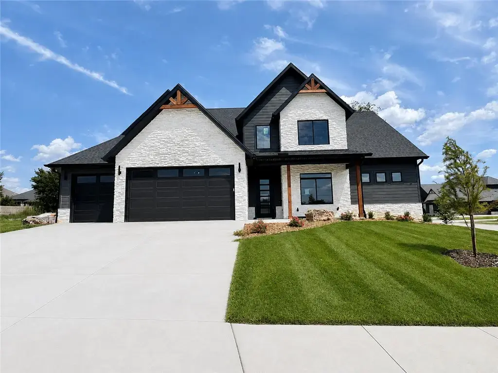 3600 Bearpaw Path, Bentonville