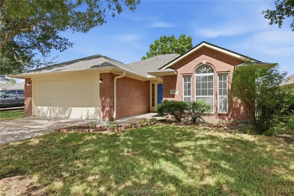 207 Landsburg Court, College Station