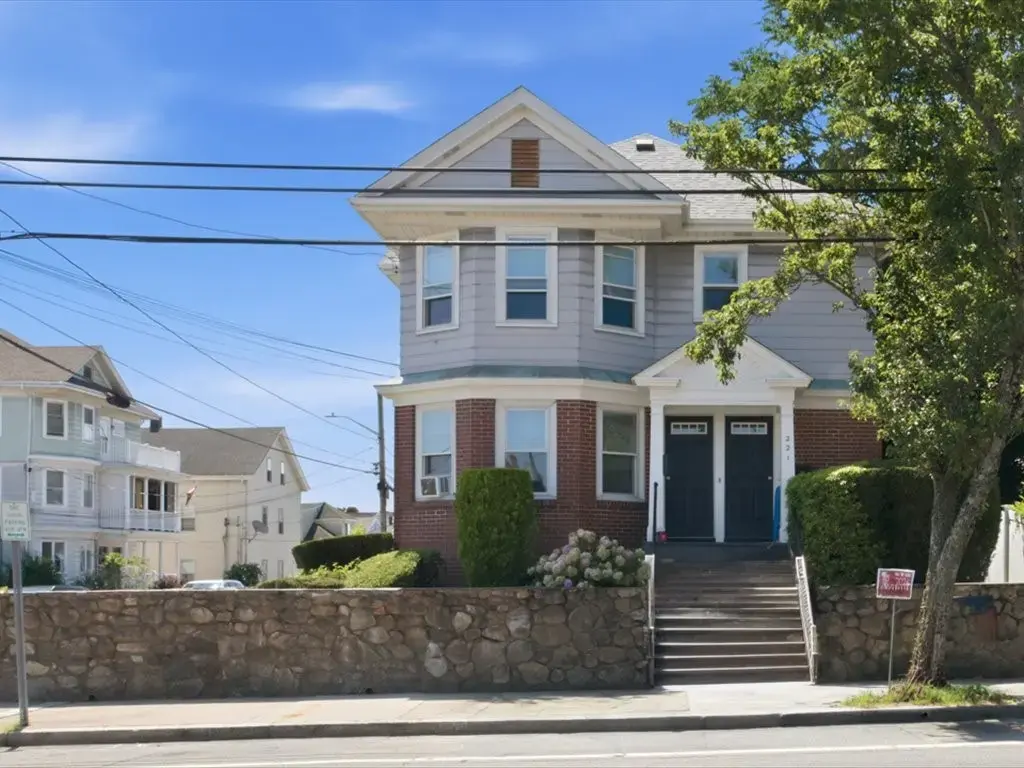 221 Warren Ave, East Providence
