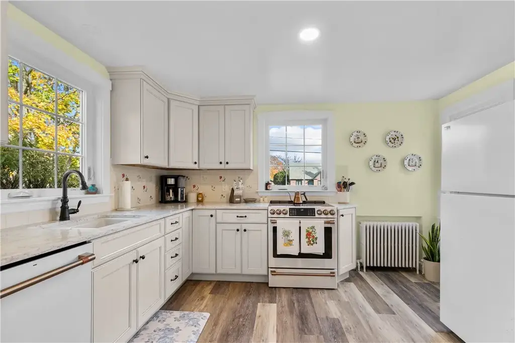 72 Kane Ave, Middletown