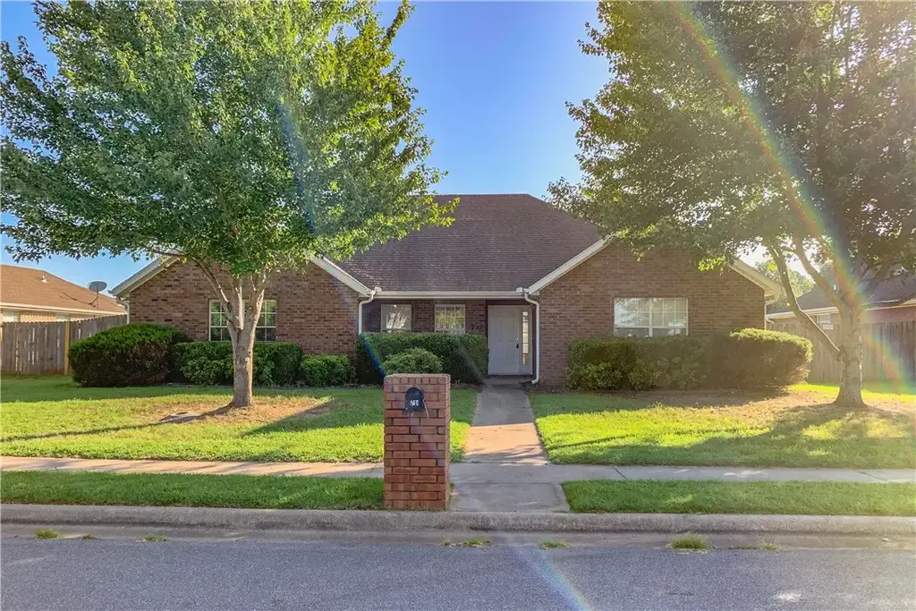 714 Meadowlands Drive, Fayetteville