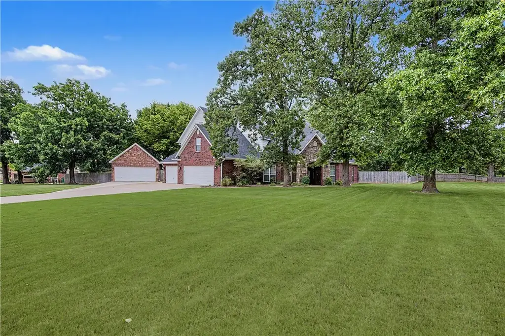 2104 Caribou Lane, Elm Springs