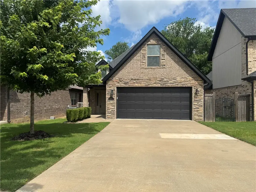 1802 Sw Riverstone Road, Bentonville