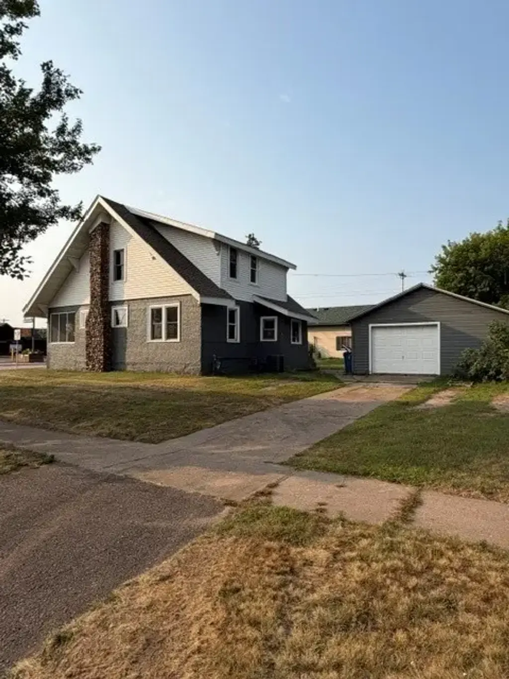 121 N River St, Spooner