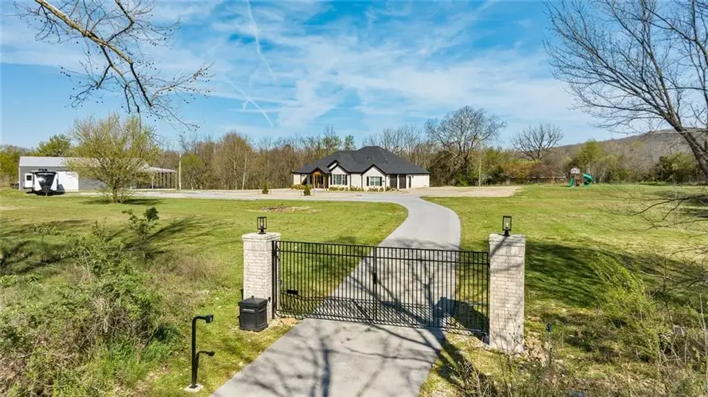 478 E Bowen Boulevard, Fayetteville