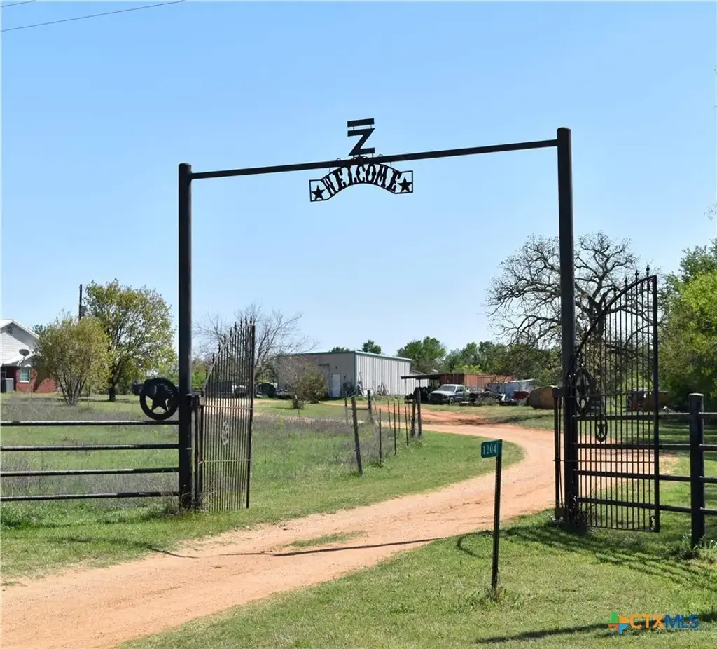 1204 Fm 2095, Cameron