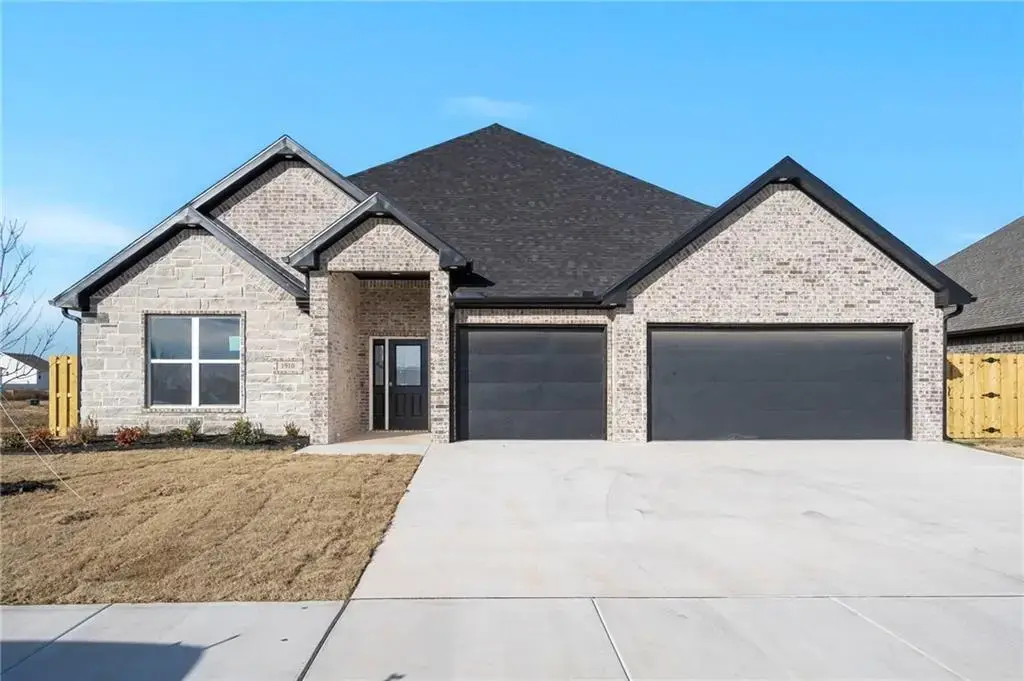 1910 Peacock Road, Centerton