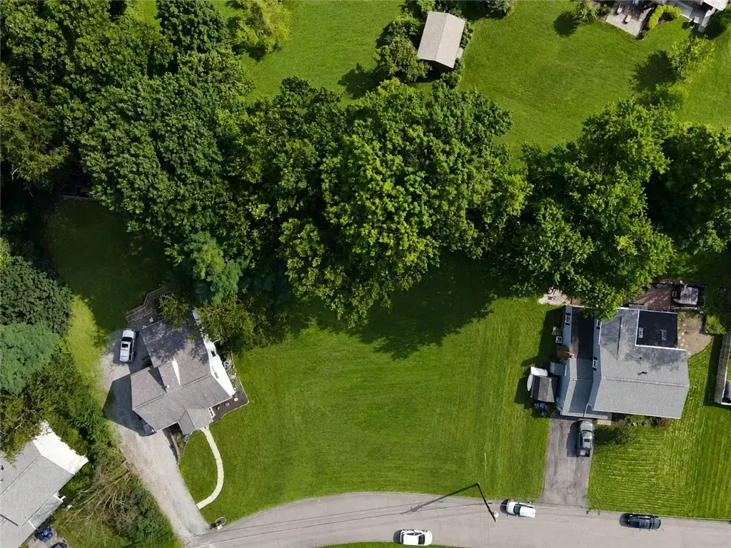 128 Lansdowne Drive , Moon/Crescent