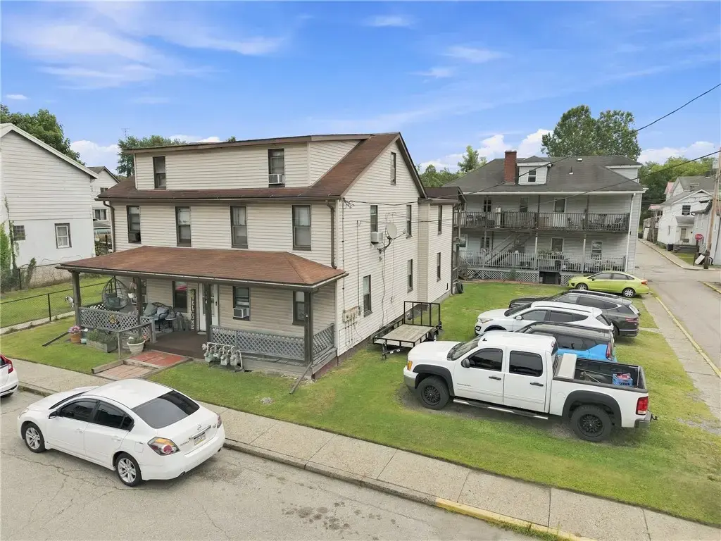 902-904 Front Street, East Deer