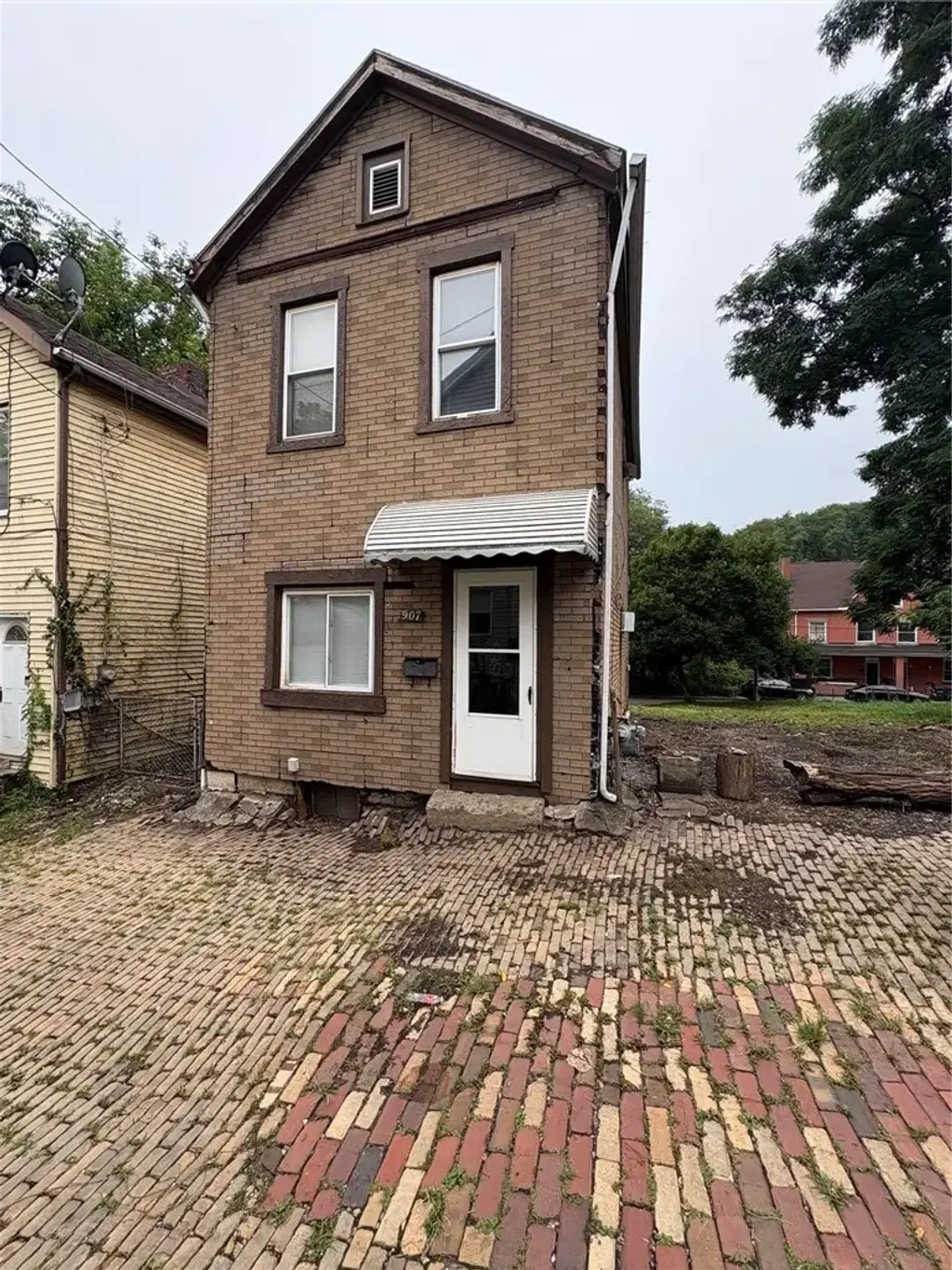 907 Walnut Street, N Braddock