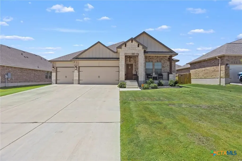 5724 St Charles Drive, Belton