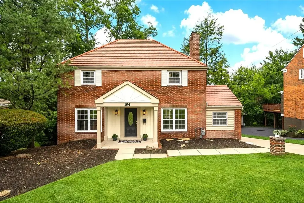 194 Parkridge Lane, Mt Lebanon