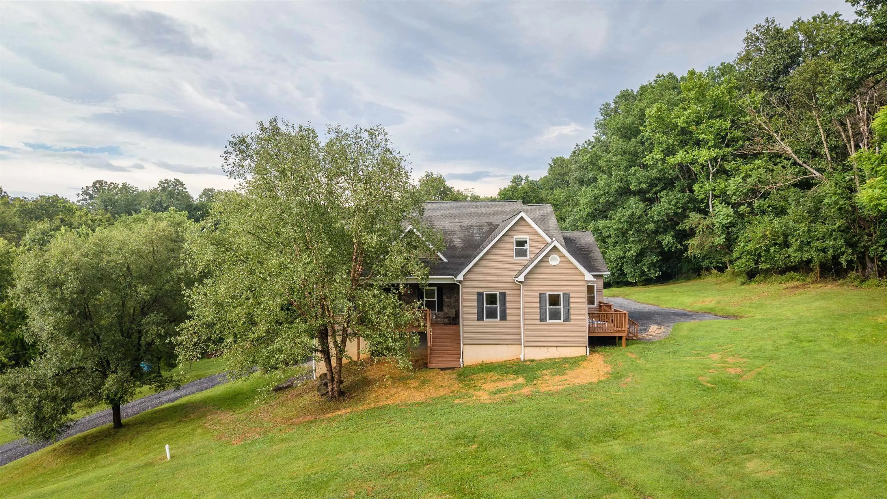 148 Turkey Knob Rd, Quicksburg