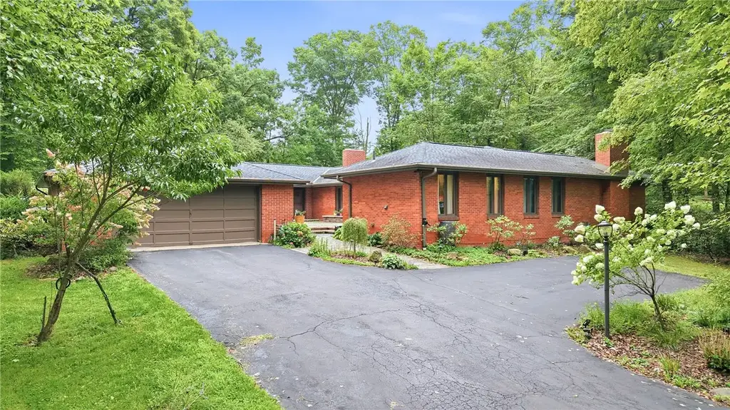 801 Koonce Road , Hermitage