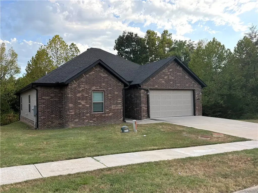 1983 E Peppervine Drive, Fayetteville