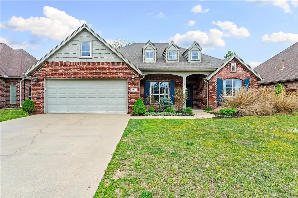 3802 Sw Staverton Drive, Bentonville