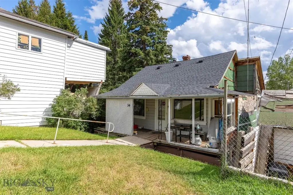 34 E Center, Walkerville
