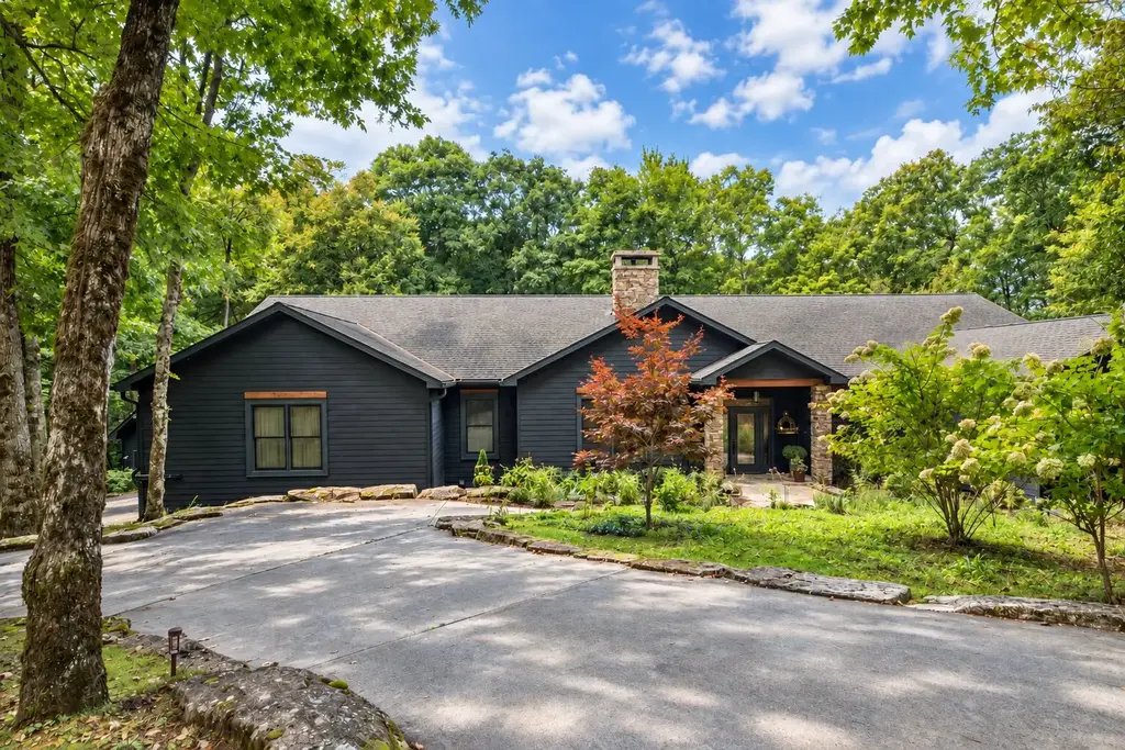 289 Apple Mountain Circle, Highlands