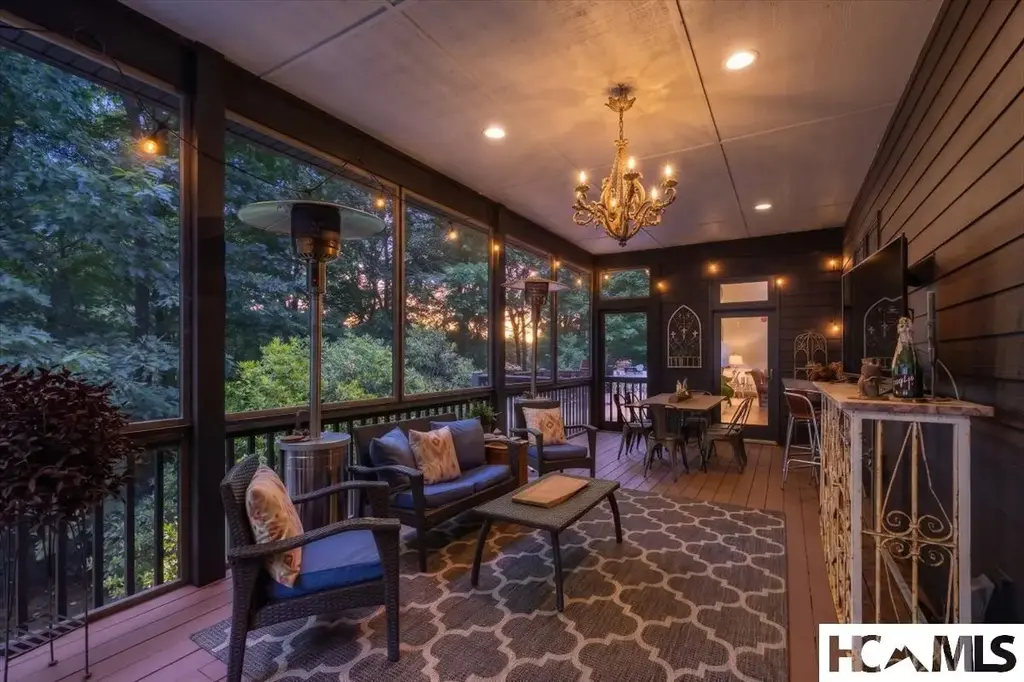 289 Apple Mountain Circle, Highlands