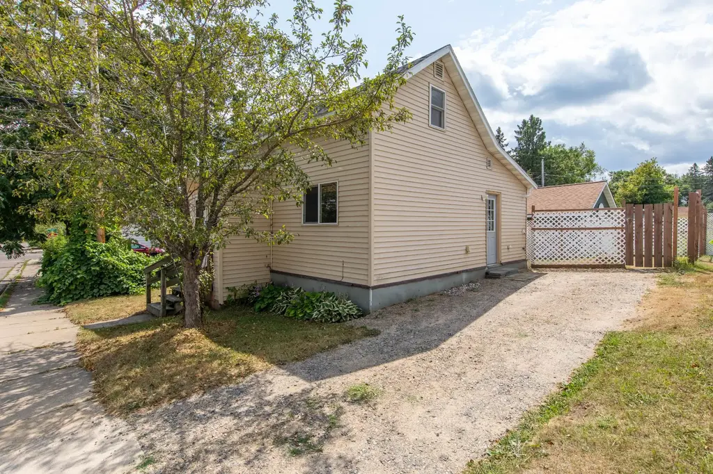 15 Montrose St W, Rhinelander