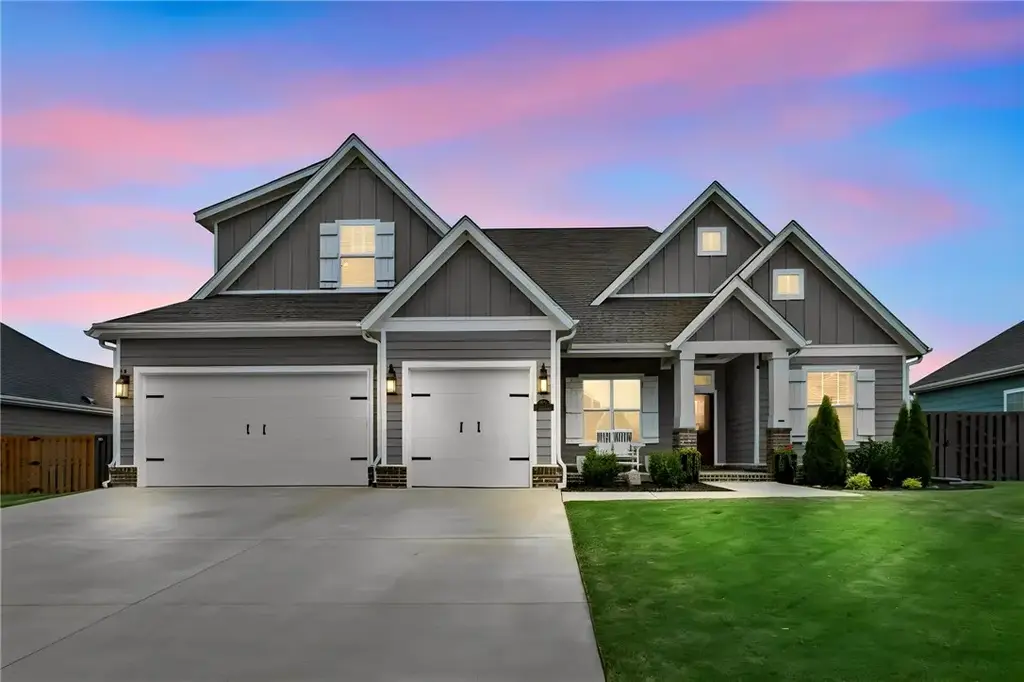 6416 S 62nd Street, Rogers