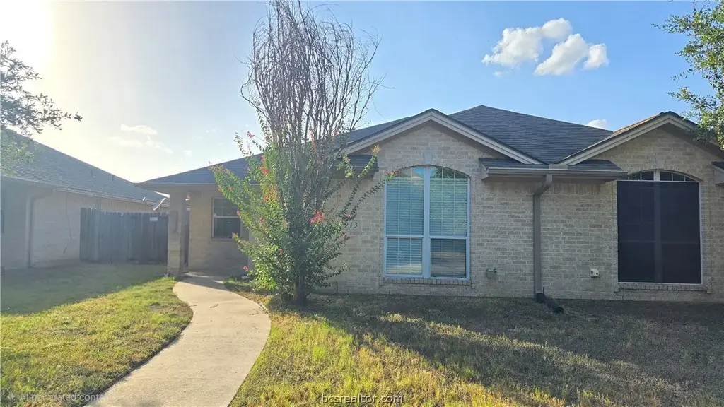 913 Crepe Myrtle Street, College Station
