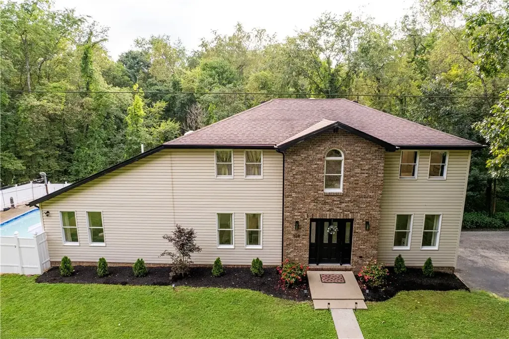 328 Comstock Drive , North Huntingdon