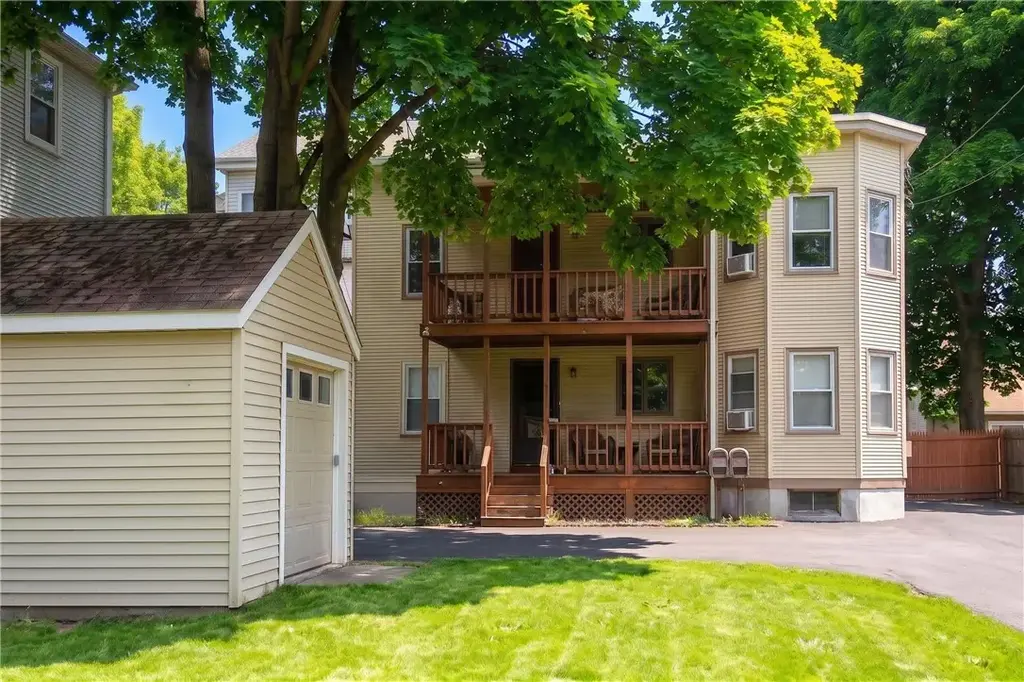 76 Dewey St, Woonsocket