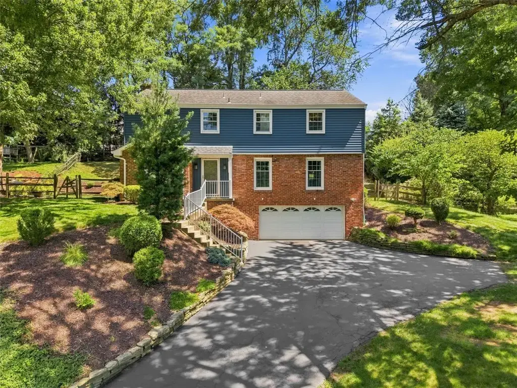 2489 Southvue Drive, Upper St Clair