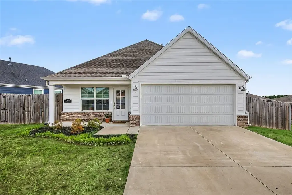 3742 Rockdale Street, Springdale