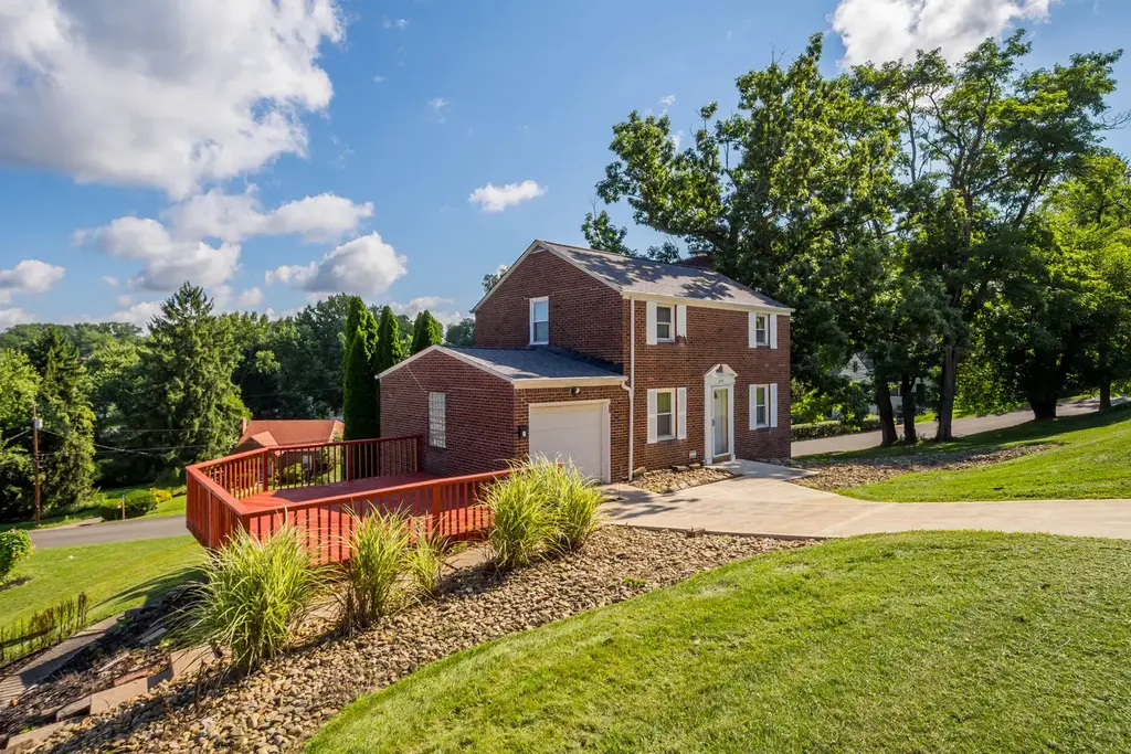 225 Cambridge Road, Bethel Park