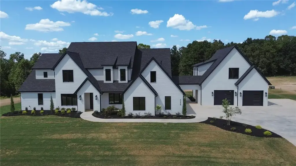 5238 W Weir Road, Fayetteville