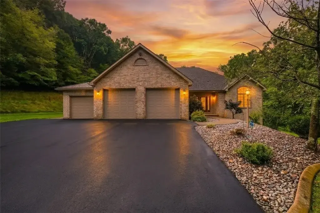 221 Shaw Court, New Alexandria
