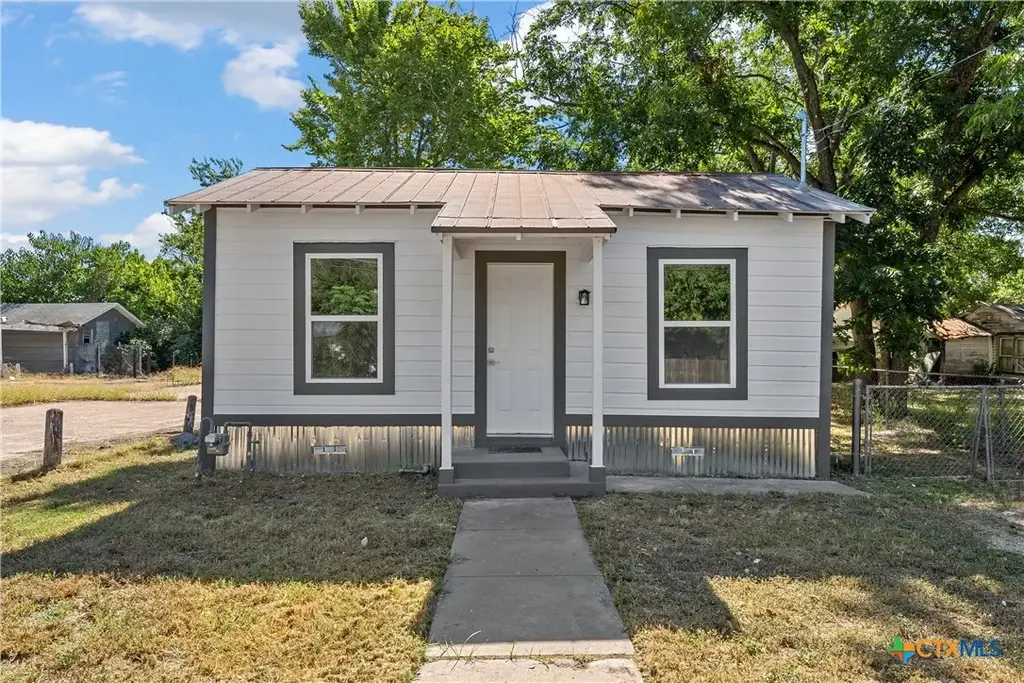 1803 N Fannin Avenue, Cameron