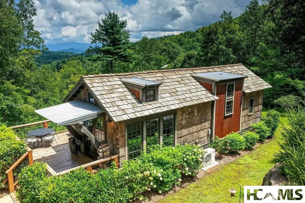 391 Triple Creek Dr, Cullowhee