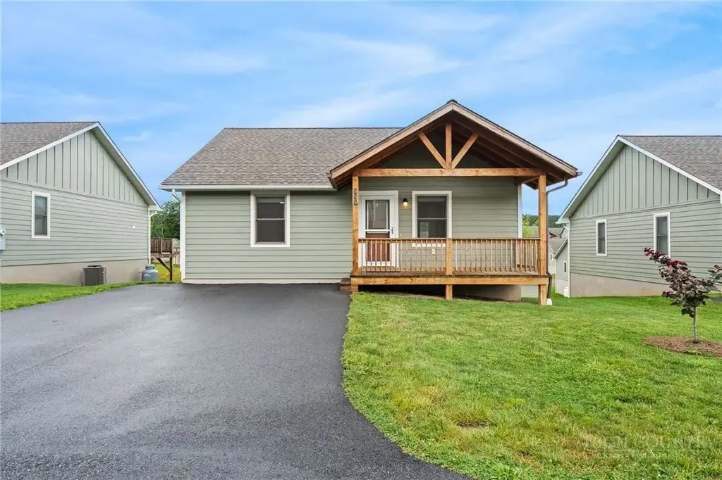 555 Townhomes Place # 555, Boone