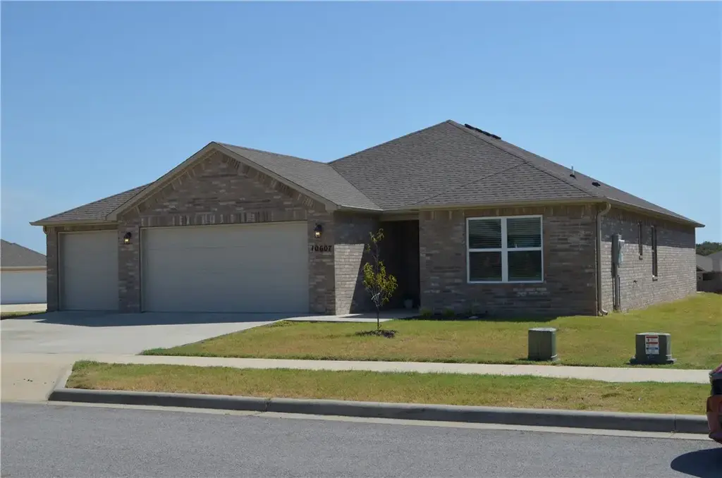10607 Pine, Fort Smith