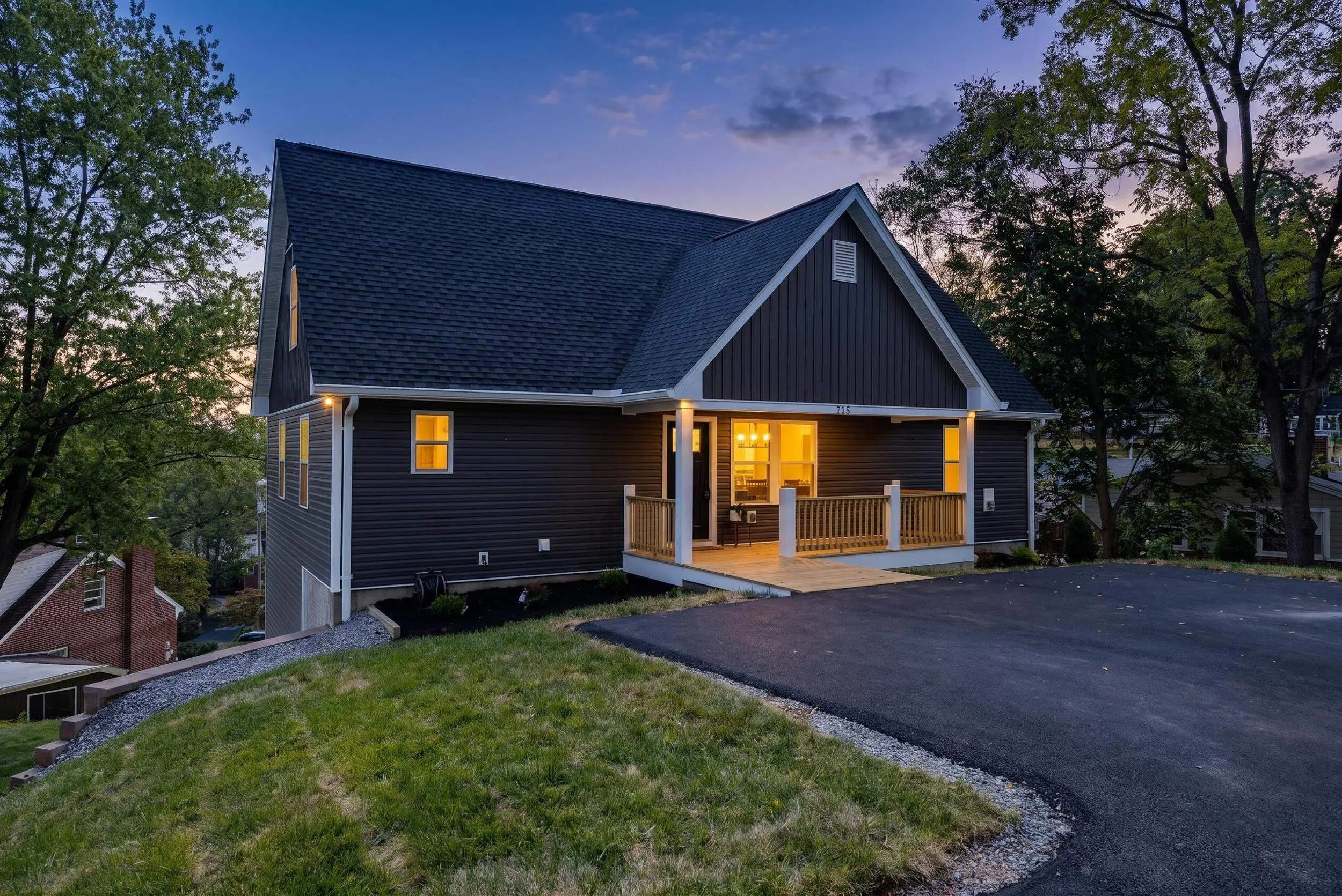 715 Hillcrest Dr, Staunton