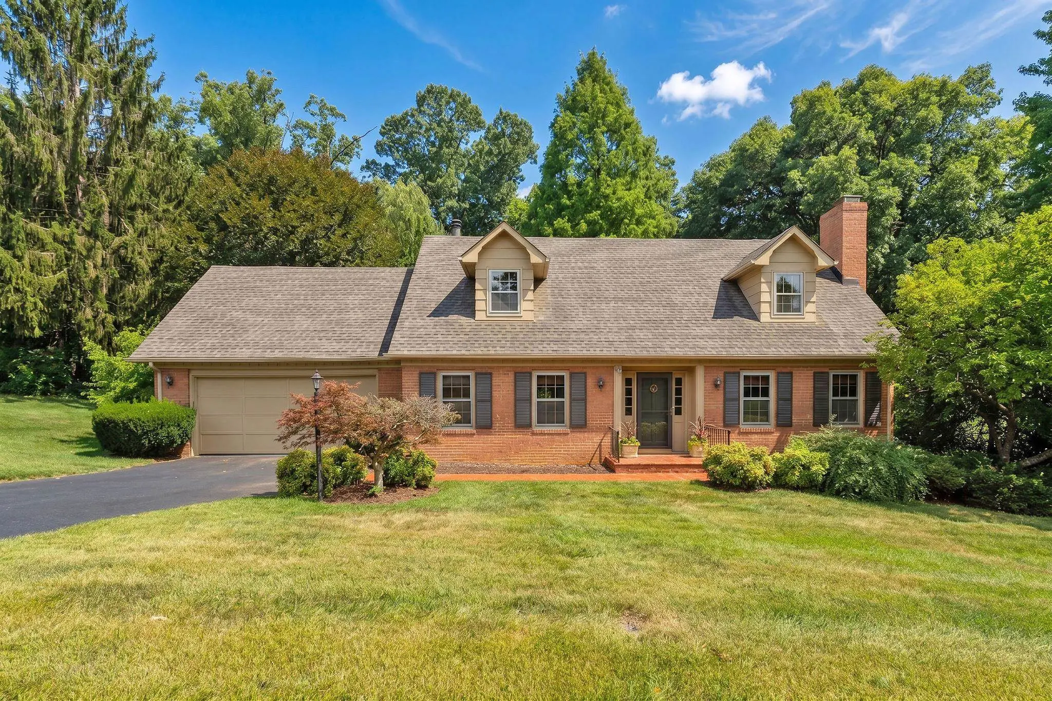 900 Fairway Dr, Waynesboro